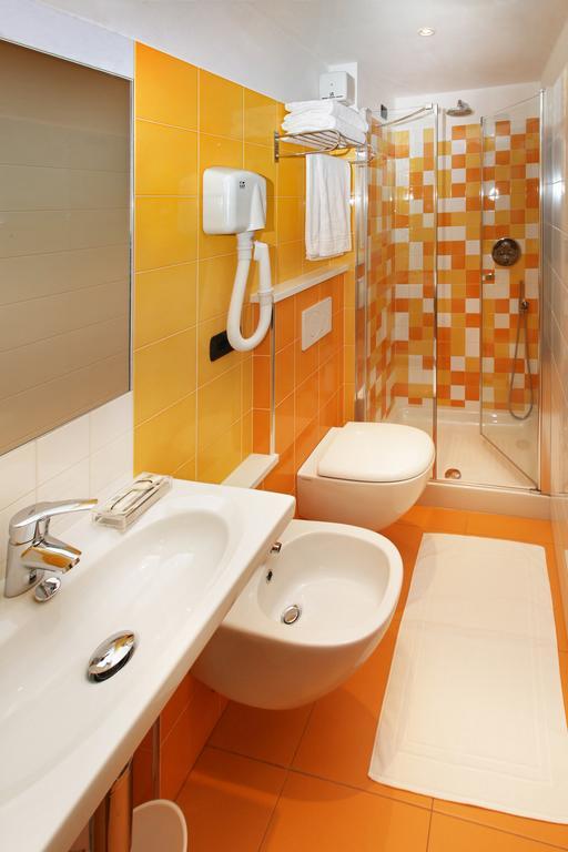 Hotel Biancaneve Oulx Szoba fotó