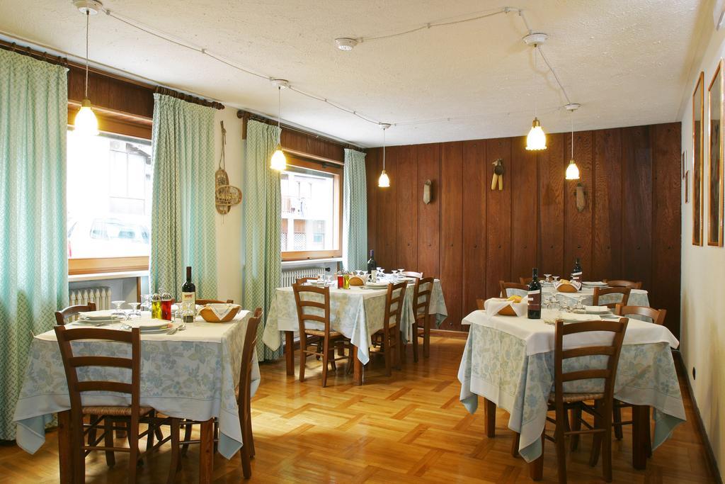 Hotel Biancaneve Oulx Kültér fotó